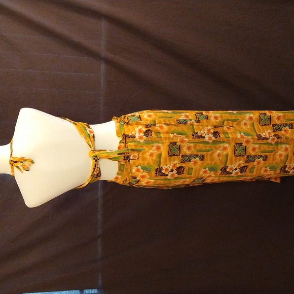 Hawaiian Floral Outfit - Picture 5 of 7